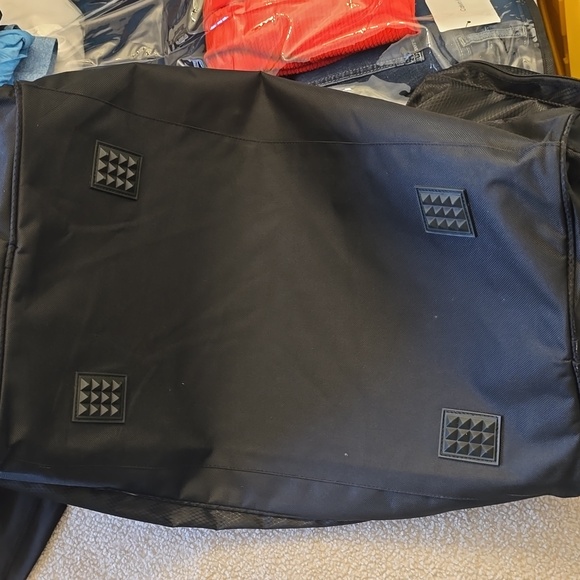 Large Black duffle bag NWOT - Picture 4 of 5